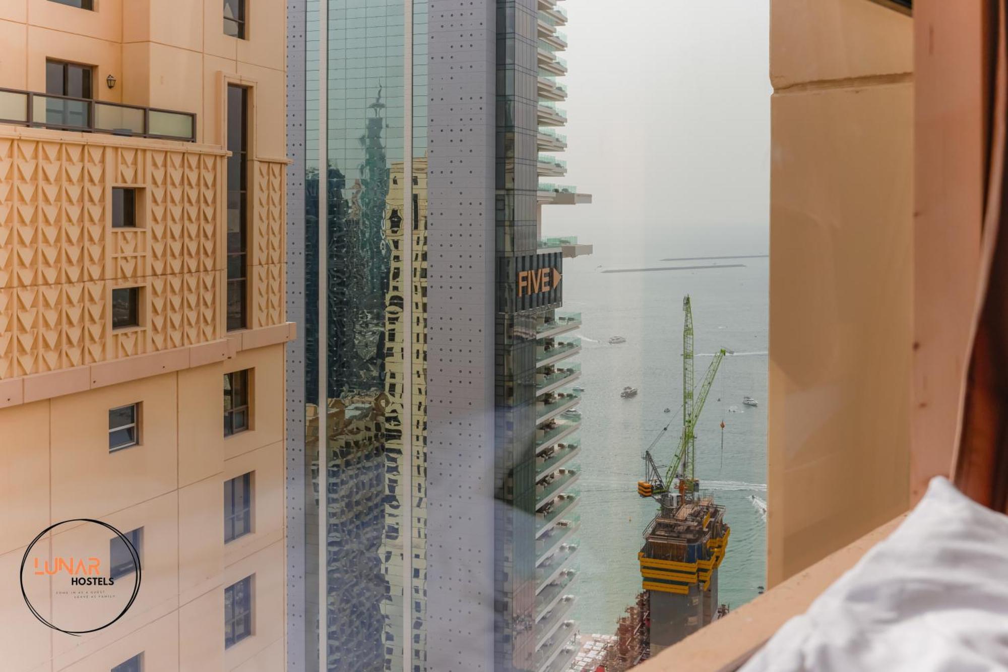 Lunar Cozy Hostel - Jbr Dubai Luaran gambar